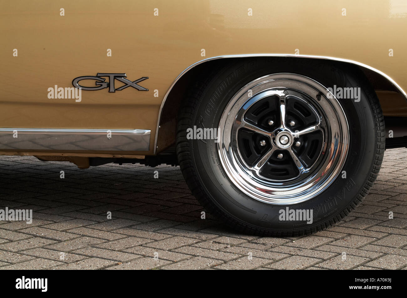 Abzeichen-Laufrad-Reifen Reifen Mag 1968 Plymouth GTX klassischen Muscle-Car  american Vintage Styling hohe angetrieben v8 Stockfotografie - Alamy
