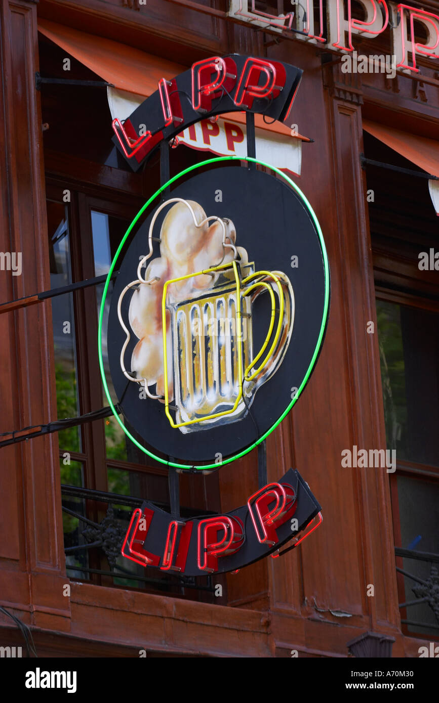 Melden Sie außen Brasserie Lipp Paris Frankreich Stockfoto