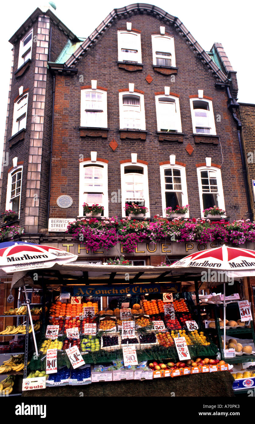 Obst-Stall in Berwick Street Market in London England Stockfoto