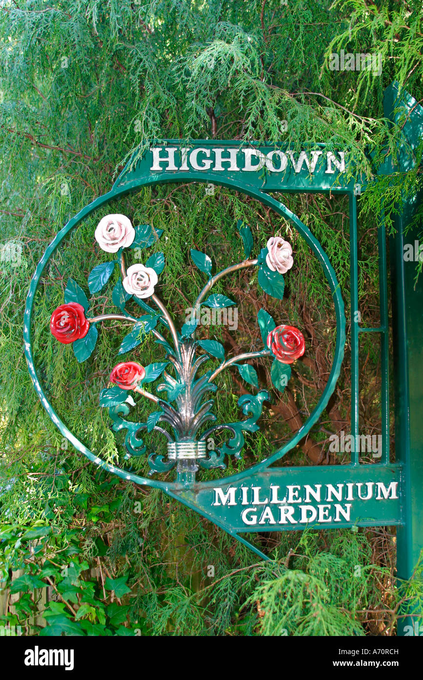 Millennium Ziergarten Schild an Highdown Gärten, Worthing, Sussex Stockfoto