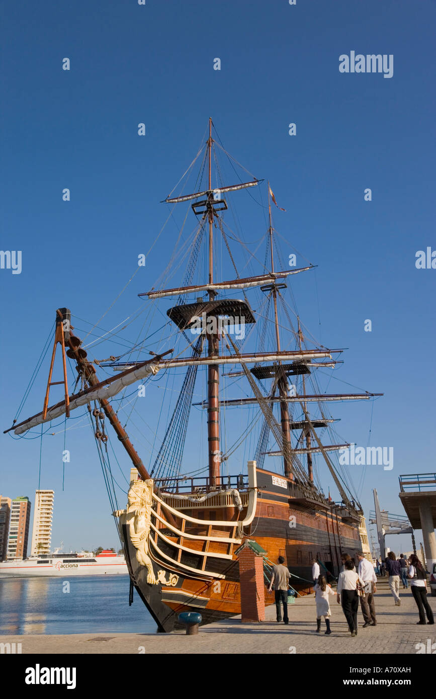 Malaga Costa del Sol Malaga Provinz Spanien Nachbildung des 18. Jahrhunderts 4 Decker Kriegsschiff Santisima Trinidad Stockfoto