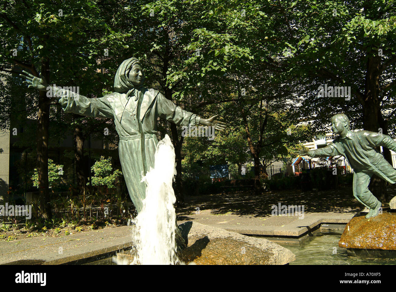 Statuen von einer Frau und einem chid in einem Park in Quebec Stockfoto