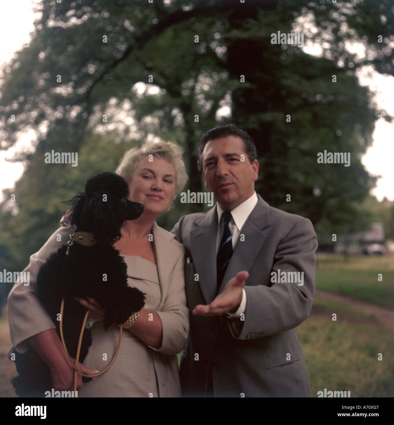 MANTOVANI UK Orchester Führer voller Name Annunzio Paolo Mantovani mit seiner Frau über 1955 Stockfoto