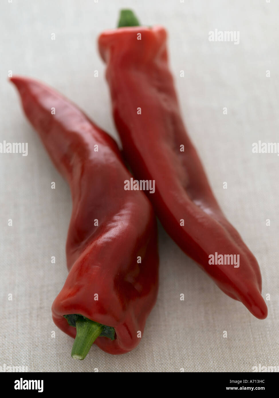 Romano Paprika auf natürlichen Leinen Hintergrund - high-End Hasselblad 61mb digitales Bild Stockfoto