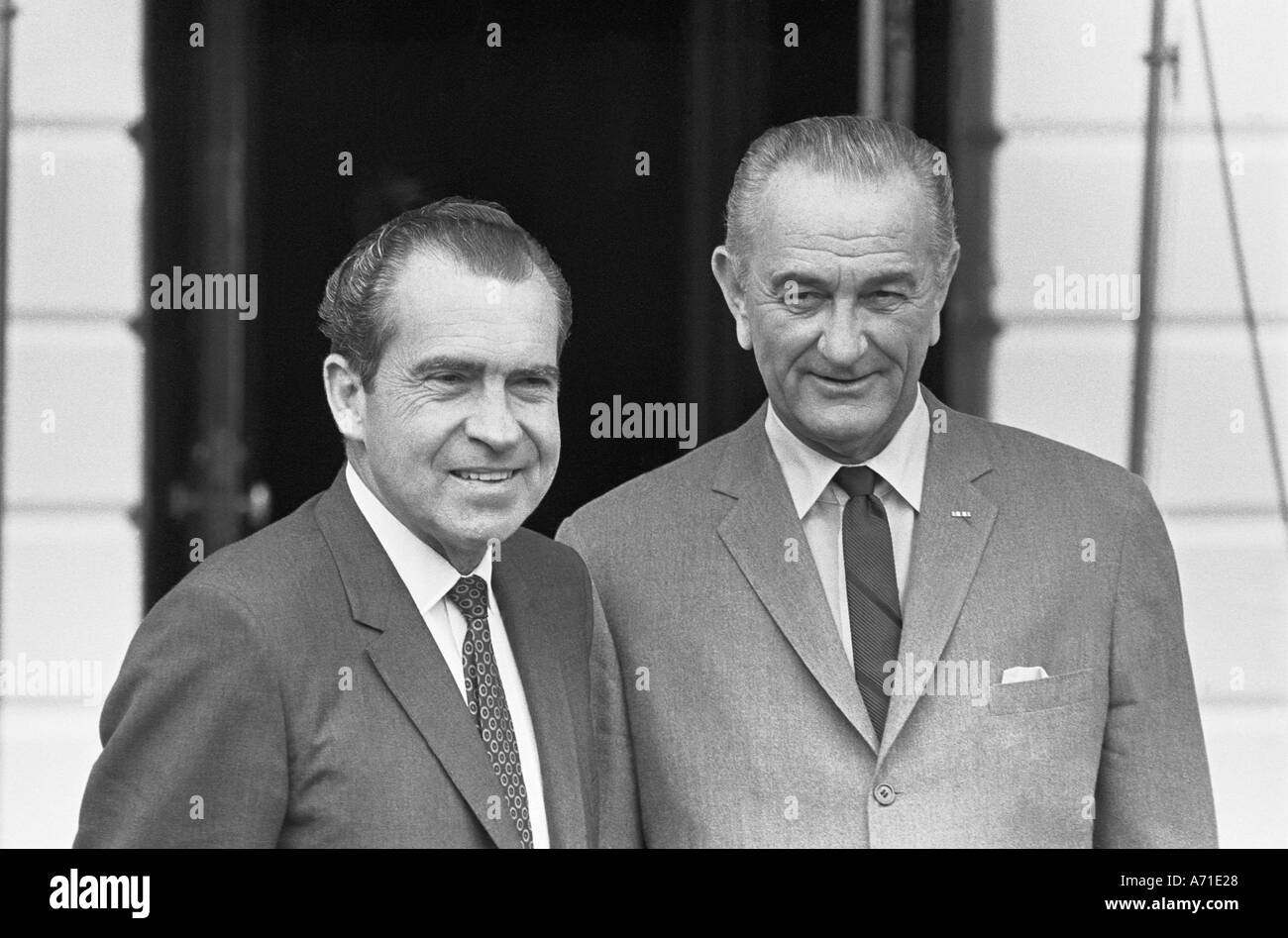 Präsident Richard M Nixon mit Präsident Lyndon Baines Johnson an der südlichen Vorhalle des weißen Hauses Stockfoto