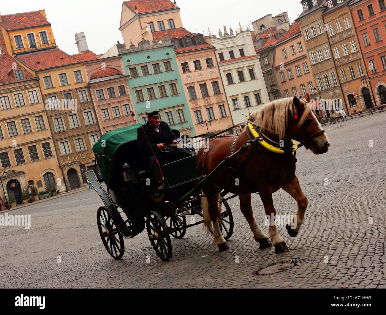 Einen Überblick über den Altstädter Ring in Warschau in Polen. Sie können ein Pferd und Wagen auf dem Bild sehen. Stockfoto