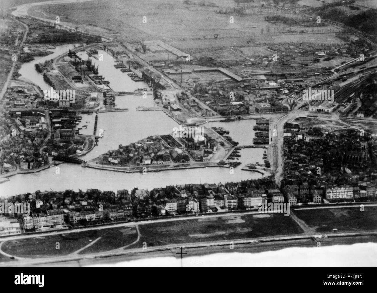 Veranstaltungen, Zweiter Weltkrieg/zweiter Weltkrieg, Frankreich, Dieppe, 19.8.1942, Blick auf Hafen und Küste, britisches Luftbild, Stockfoto