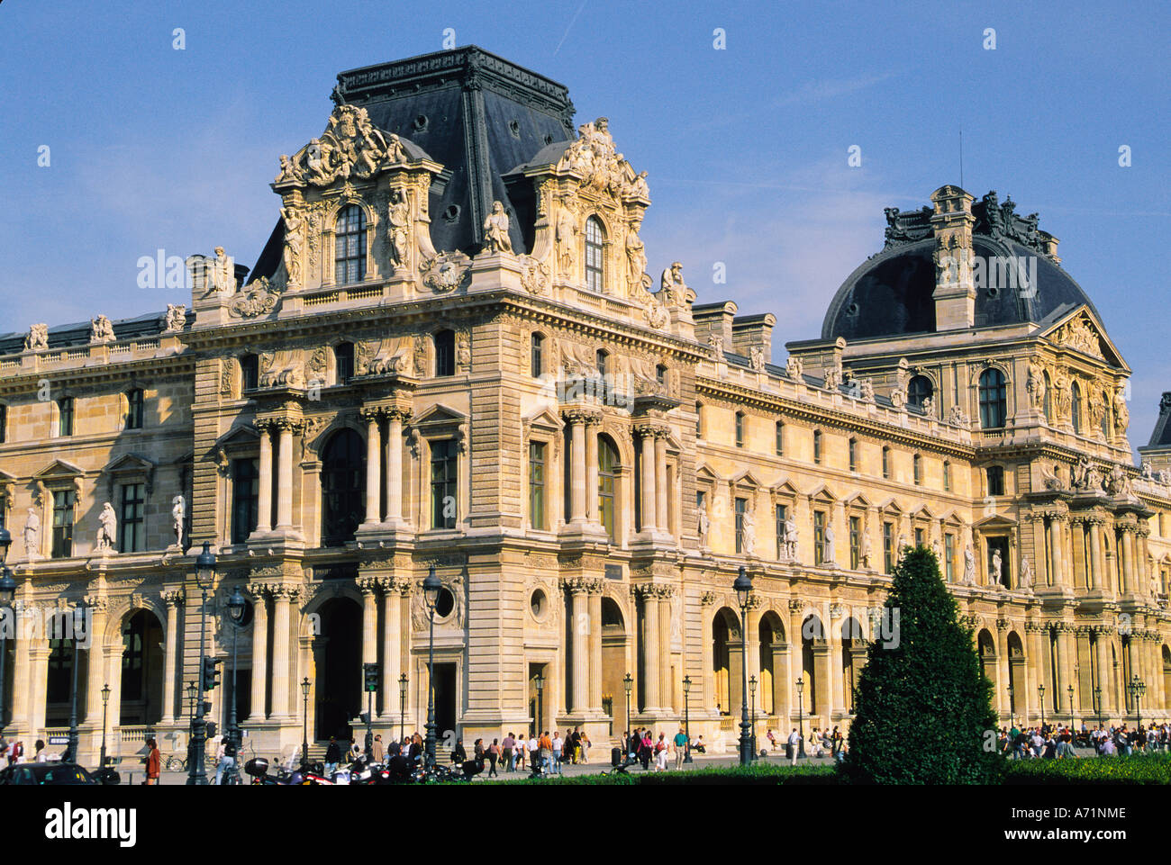 Frankreich Paris Ile-de-France das Louvre Museum. Historische Fassade. Ufer der seine UNESCO-Weltkulturerbe. Jardin Du Luxembourg. 1st Arrondissement Stockfoto