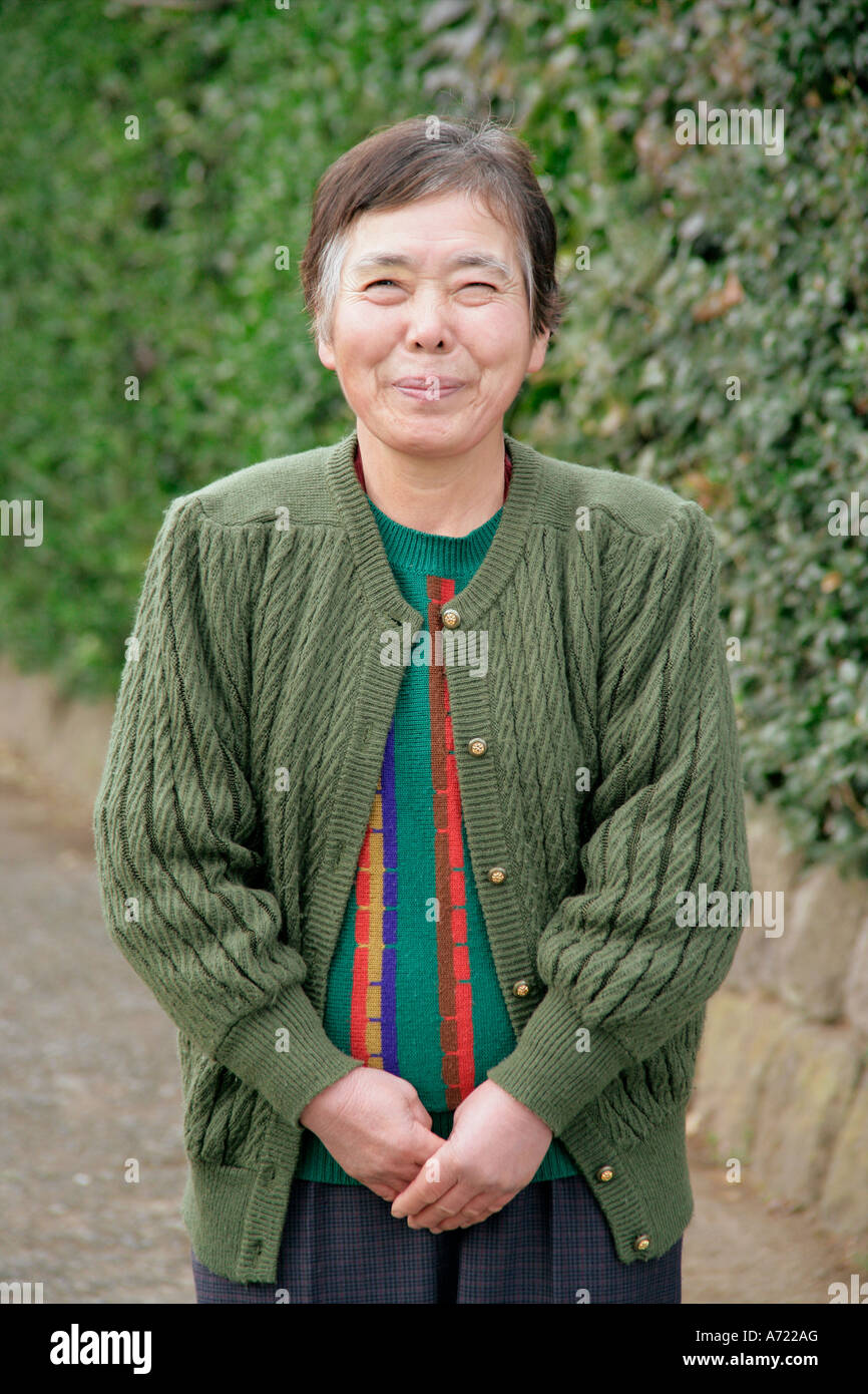 Portrait einer älteren Frau lächelnd Stockfoto