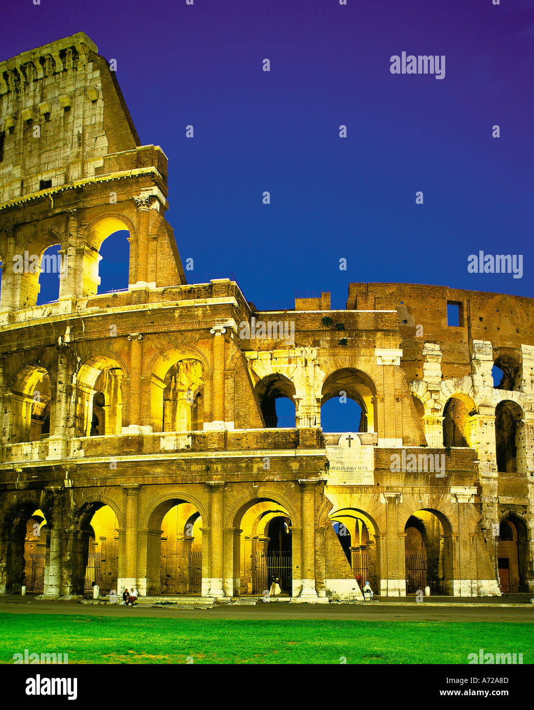 Das Kolosseum in Rom Italien in der Nacht Stockfoto