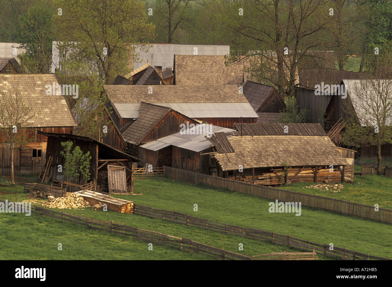 Europa, Polen, Karpaten MTS Chocholow Farm im Frühling Stockfoto