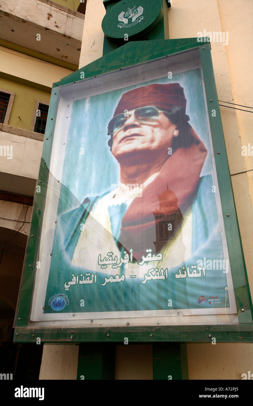 Plakat den Libyen-Führer Oberst Gaddaffi in Tripoli Libyen zu verkünden Stockfoto