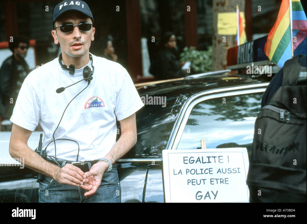 Paris Frankreich, Französisch Gay Pride Polizisten' Flag" n.g.o. Demonstration Paris 2002 Stockfoto