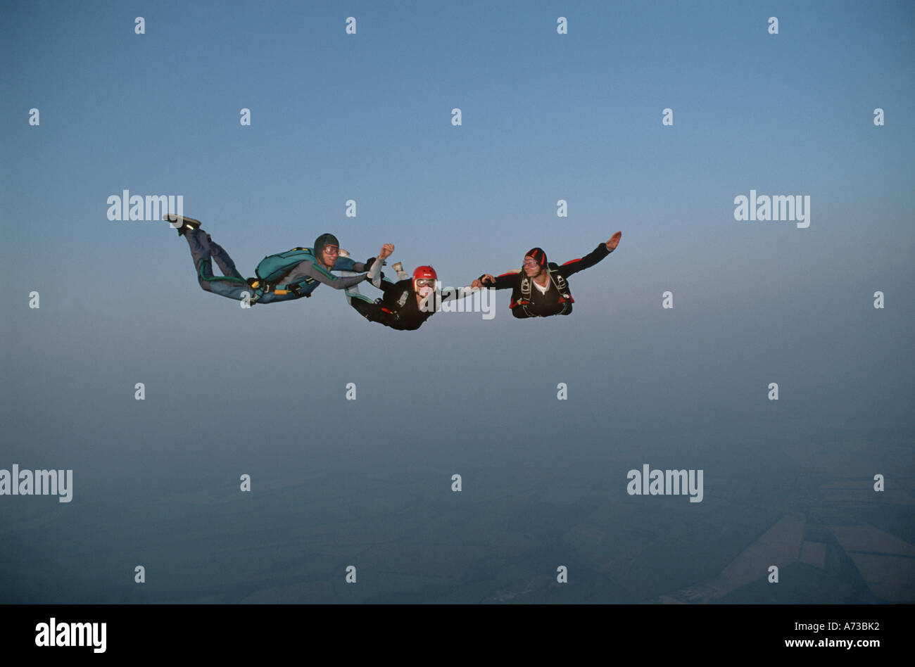 drei Himmel Taucher fliegen in Formation, Deutschland, Brandenburg, Fehrbellin Stockfoto