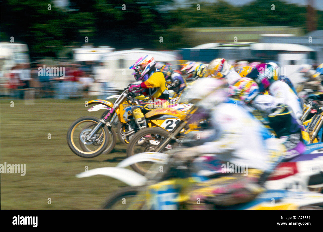 Moto X cross motor Motor starten Adrenalin Rush extreme Gefahr Gefahr Benzin Motor Sport verwischen Konzept Stockfoto