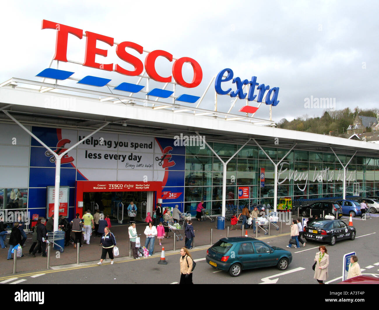 Tesco Extra Store in Merthyr Tydfil South Wales Valleys UK Stockfoto