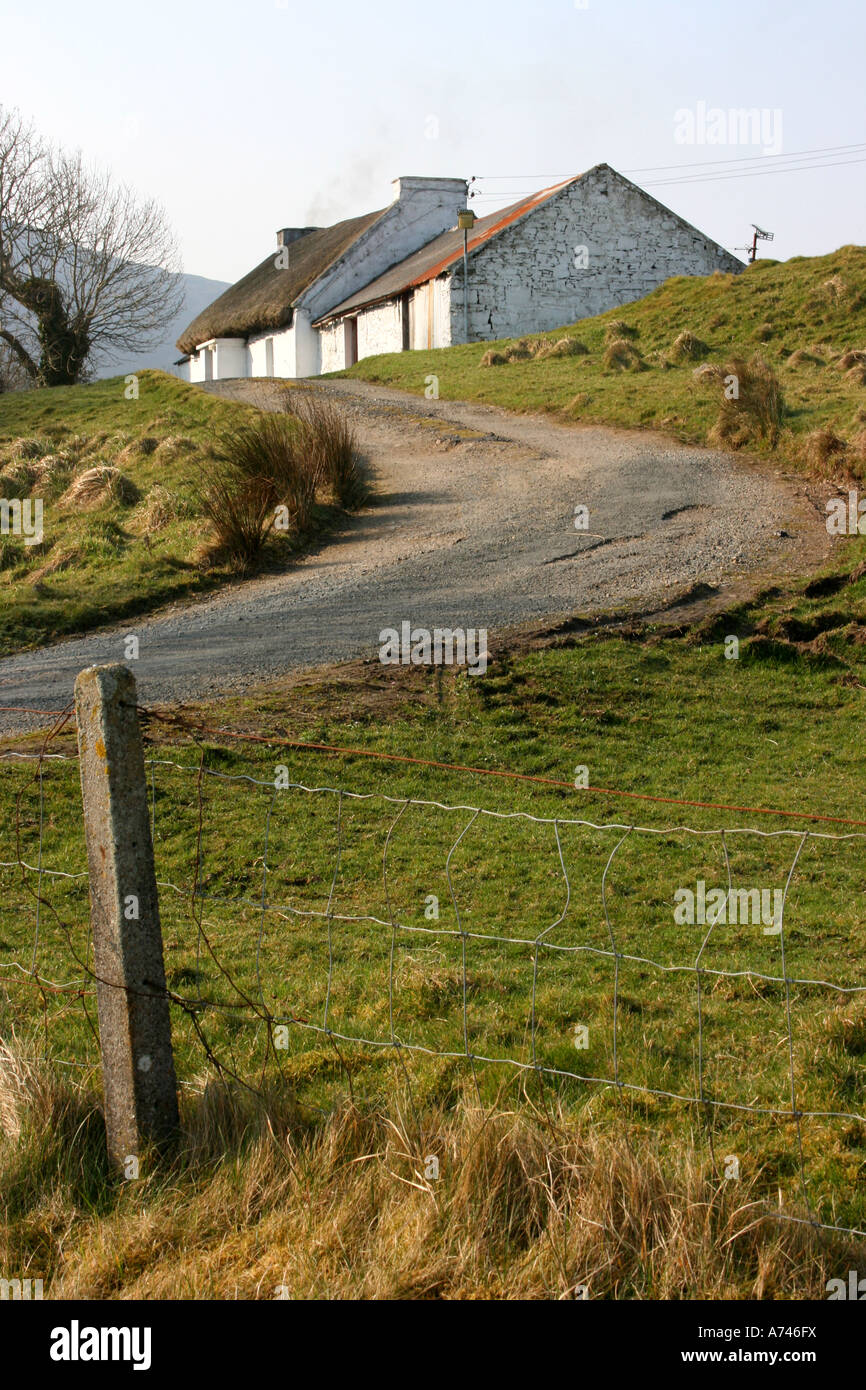 Alte Hütte am Fuße des Knockalla-Gebirges, in der Nähe von Portsalon, County Donegal, Irland Stockfoto