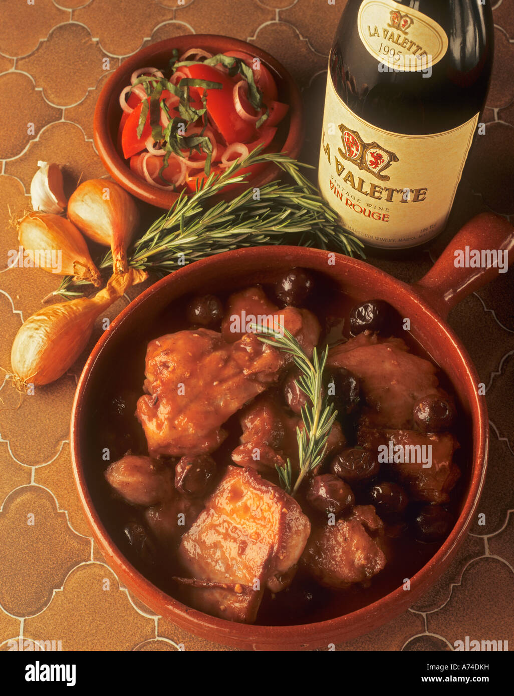 Kaninchen-Eintopf mit schwarzen Oliven Malta Stockfotografie - Alamy Kaninchen-Eintopf mit schwarzen Oliven Malta Stockfotografie - Alamy