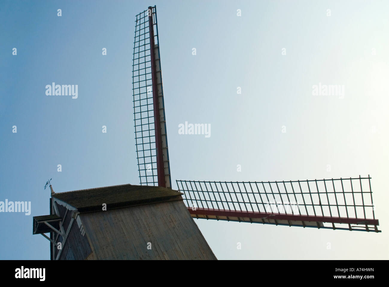 Horizontale Ansicht von Bonne Chiere Molen "Windmühle" gegen ein strahlend blauer Himmel. Stockfoto