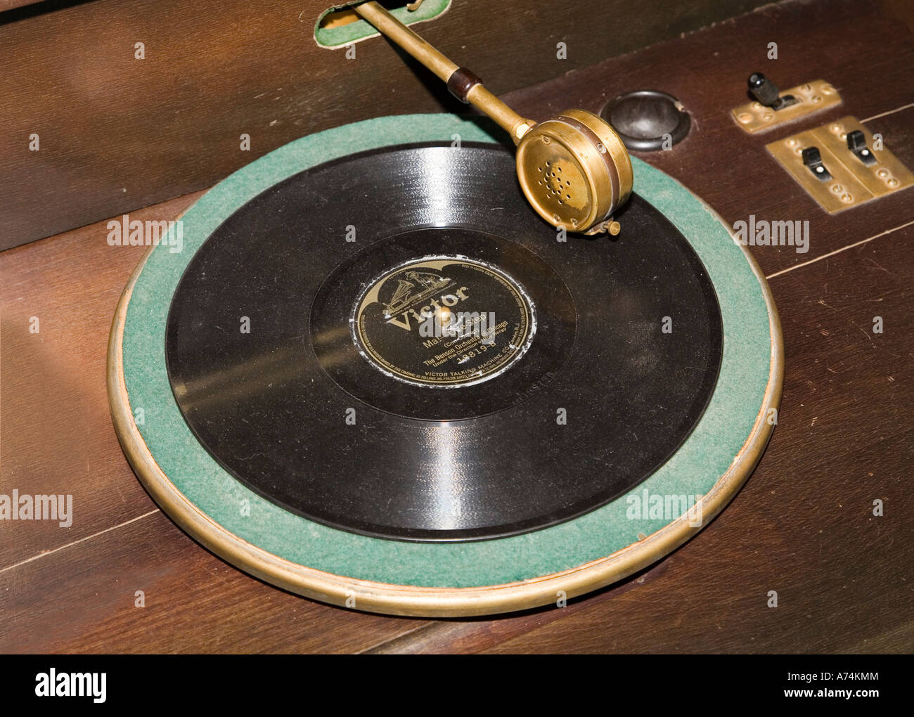 Antike 78 u/min Gramaphone Geschwindigkeitsrekord auf Drehtisch Stockfoto