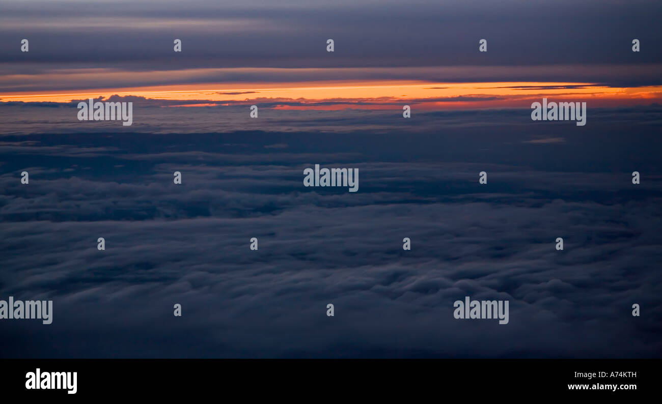 Sonnenaufgang über den Wolken Stockfoto