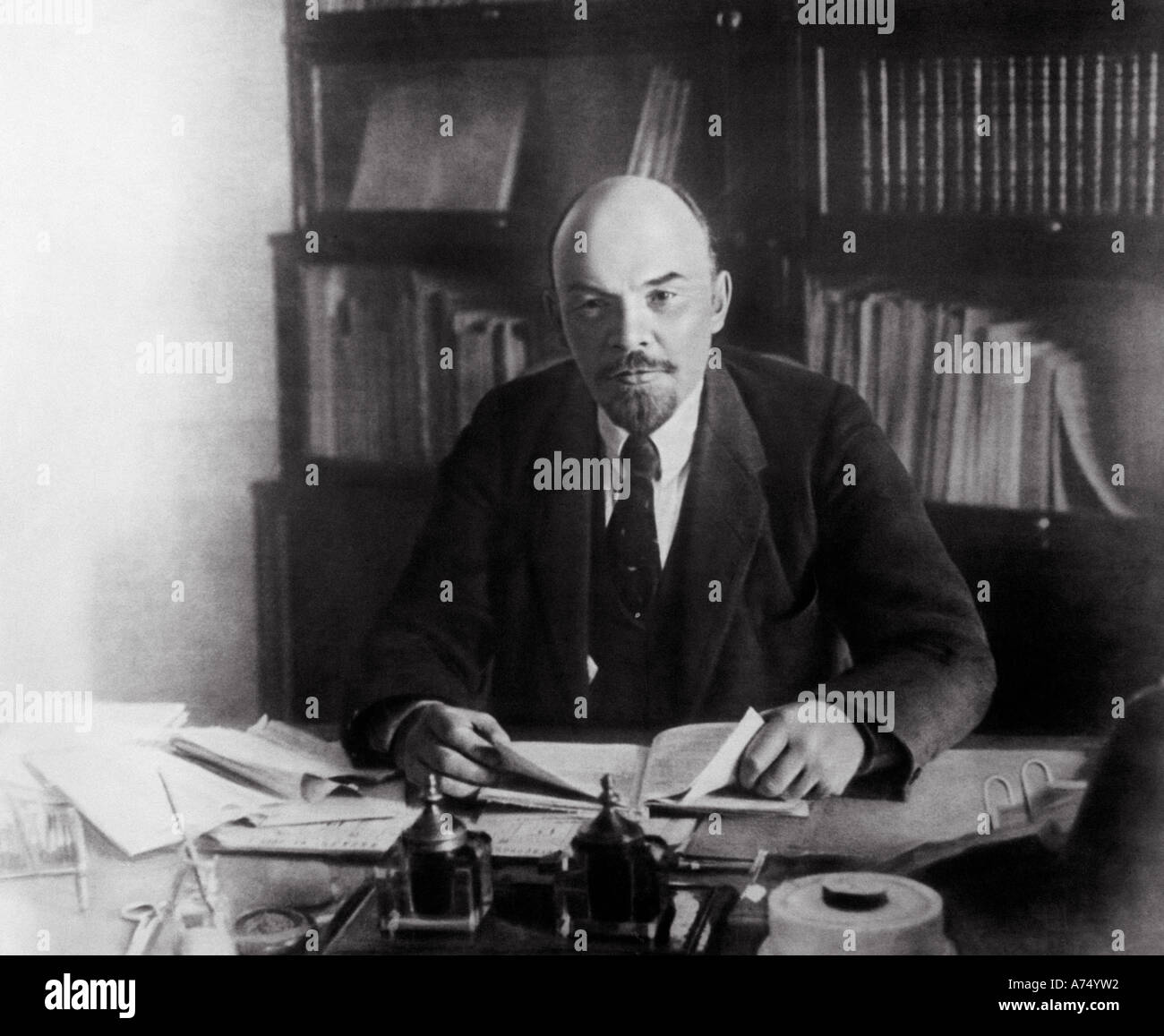 W.I. LENIN in seinem Kreml-Büro im Jahre 1918 Stockfoto