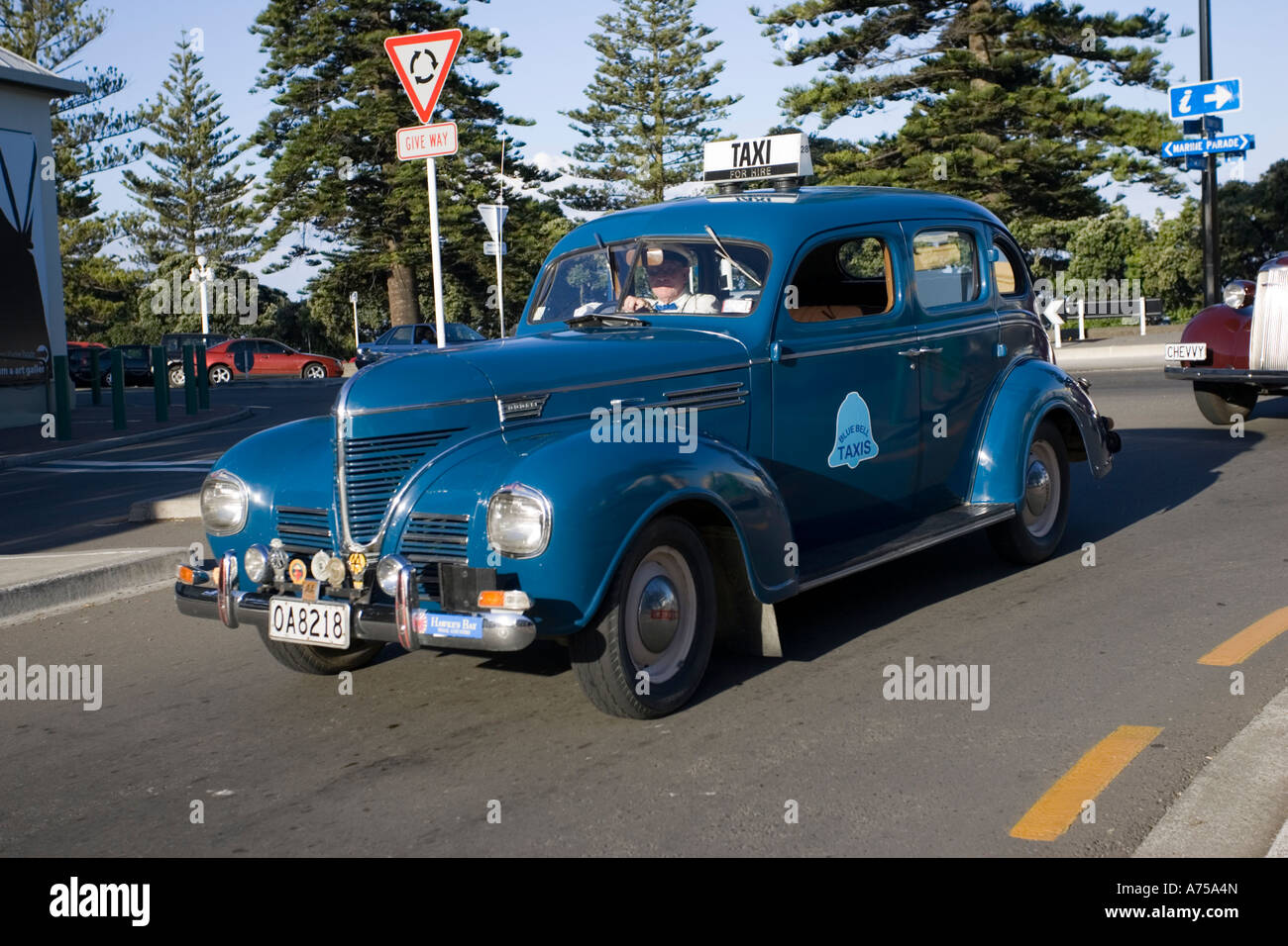 Klassischen Dodge motor Oldtimer Blue Bell Taxis zur Miete auf Straße Art-Deco-Wochenende Napier Nordinsel Neuseeland Stockfoto