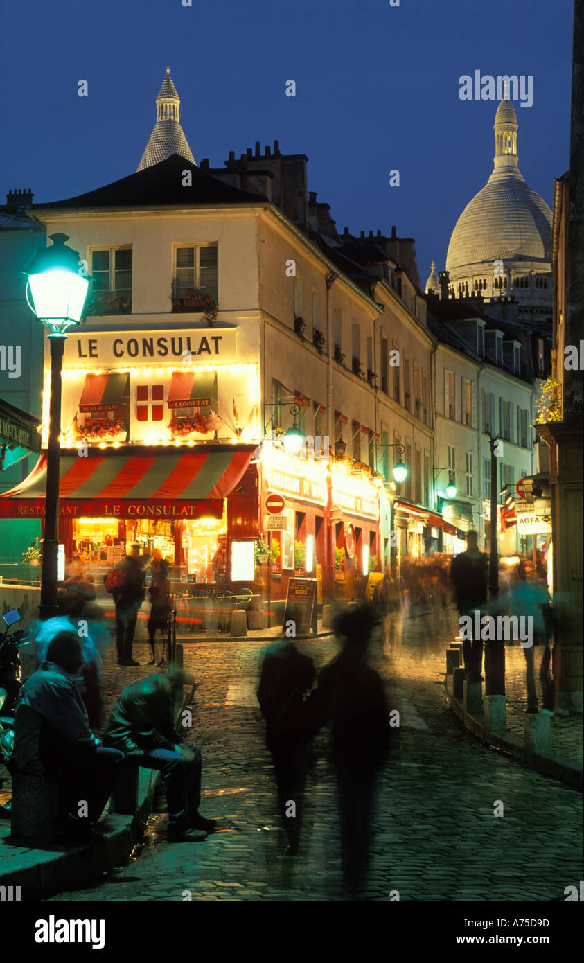 Straßenszene Montmartre bei Nacht Paris Frankreich Stockfoto