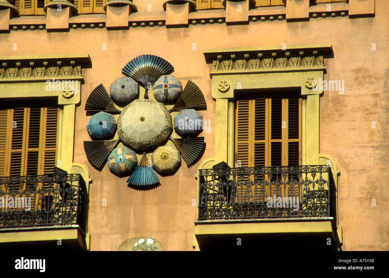 Haus aus dem 19 Jahrhundert BRUNO QUADROS auf LA RAMBLA in Barcelona Stockfoto