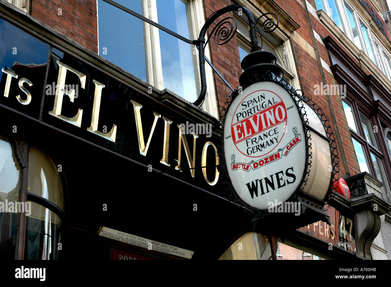 EL VINO feierte Fleet Street Pub - einmal berühmt für den Ausschluss von Frauen Stockfoto