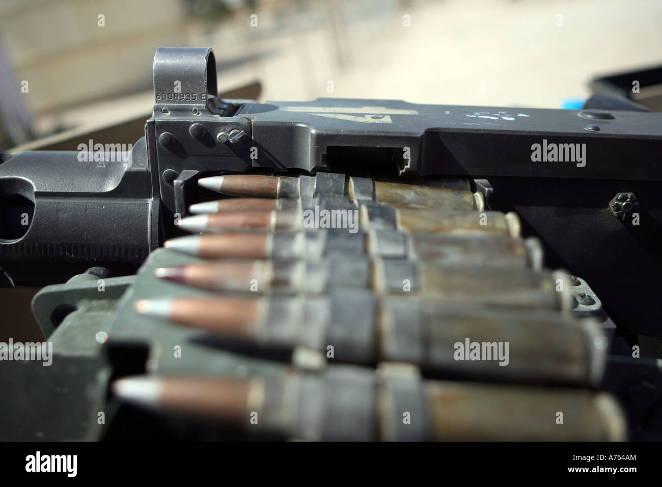 50-Kaliber Maschinengewehr runden sollen im Falle eines Angriffs Aufständischer 2. Juni 2006 während eine erneute Lieferung Konvoi abgefeuert werden. Stockfoto