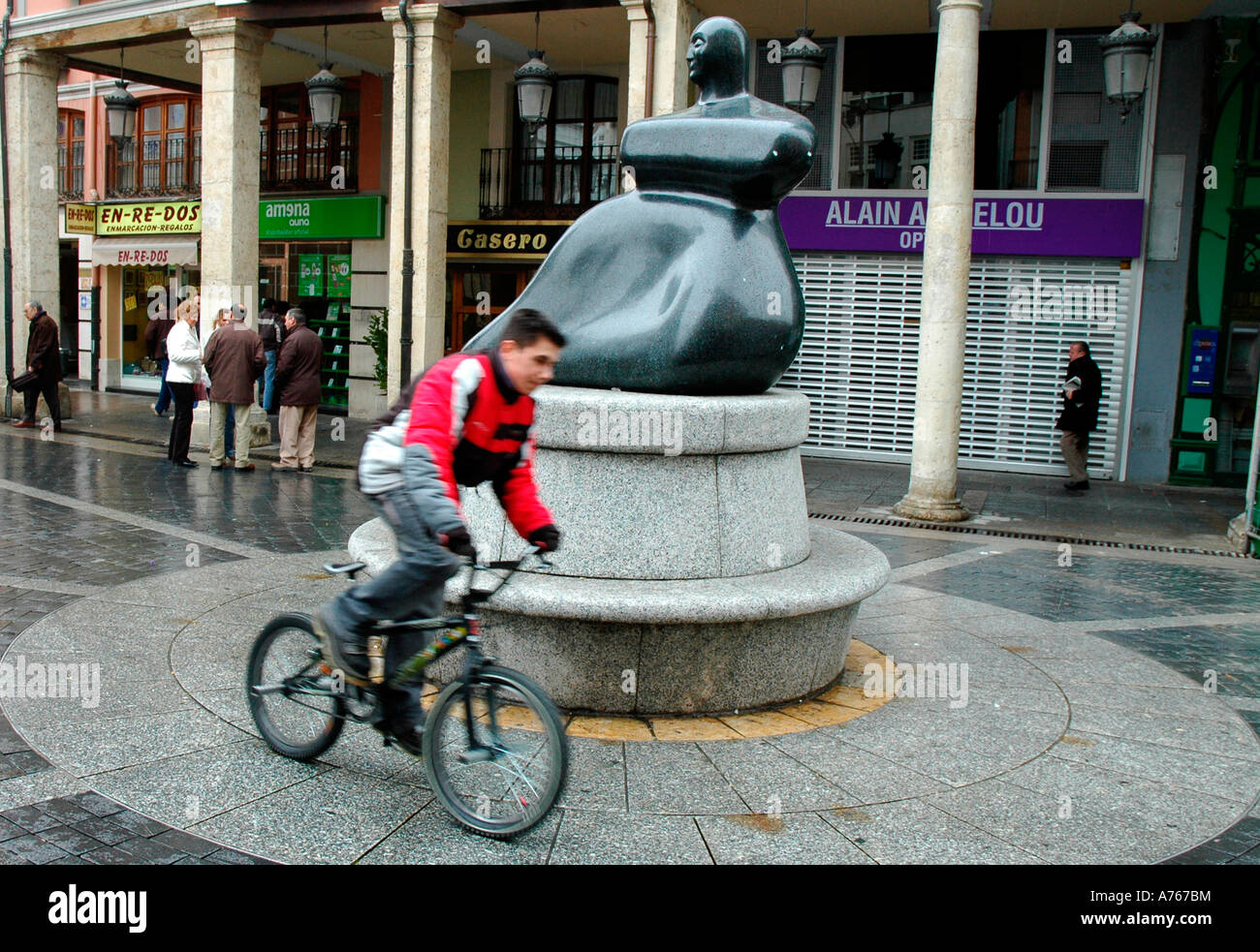 Frau des Bildhauers Indalecio Prieto Bürgermeister Straße PALENCIA Kastilien und Leon Region Spanien Stockfoto
