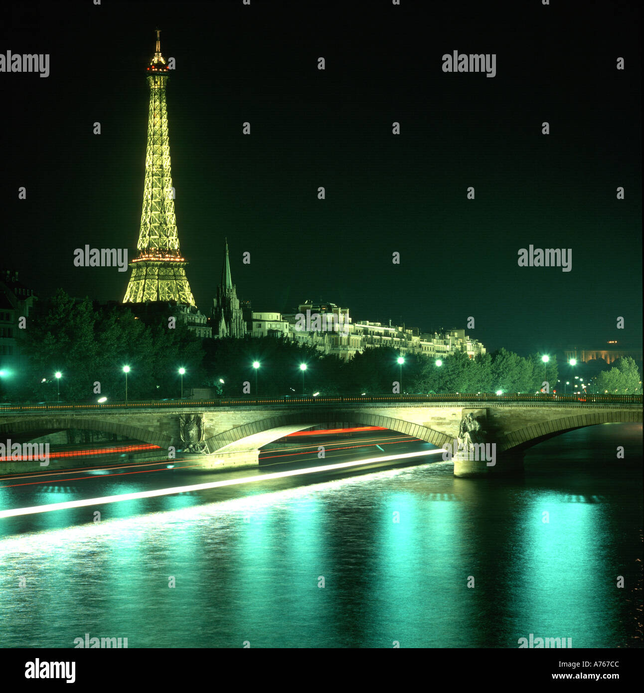 Eiffelturm und Seineufer Paris Frankreich Stockfoto