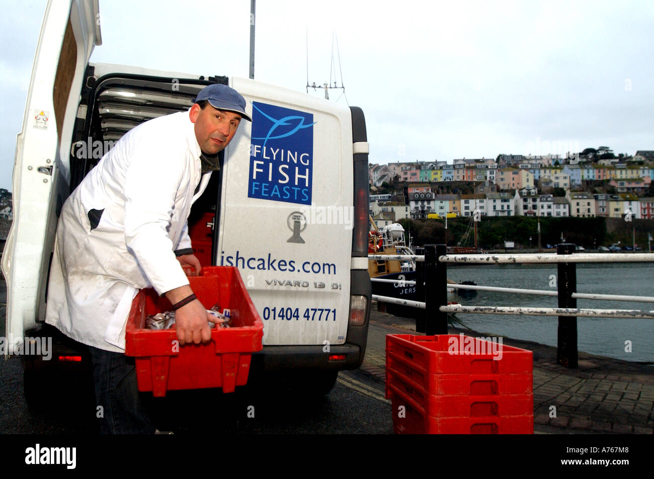 Dave Wiesen, Gründer der Flying Fish feste laden am Markt Brixham, Devon Stockfoto