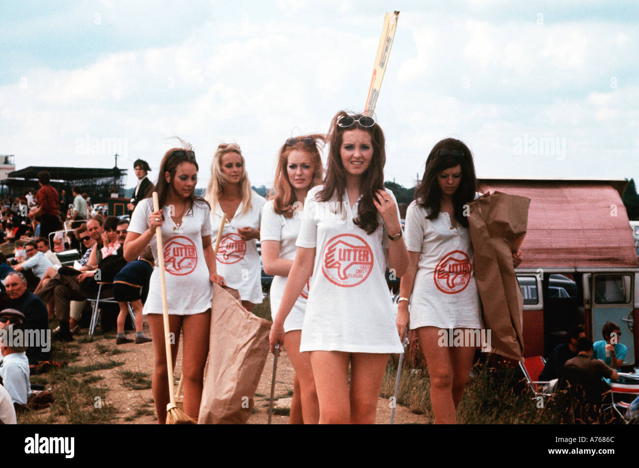Halten Sie Britain Tidy Werbung Mädchen in Silverstone 1970 Stockfoto