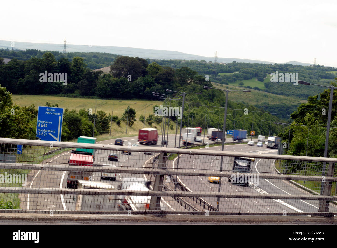 Autobahn M62 Yorkshire-Blick von der Brücke in Richtung Kreuzung 25 Moderate Traffic-Volumen Stockfoto