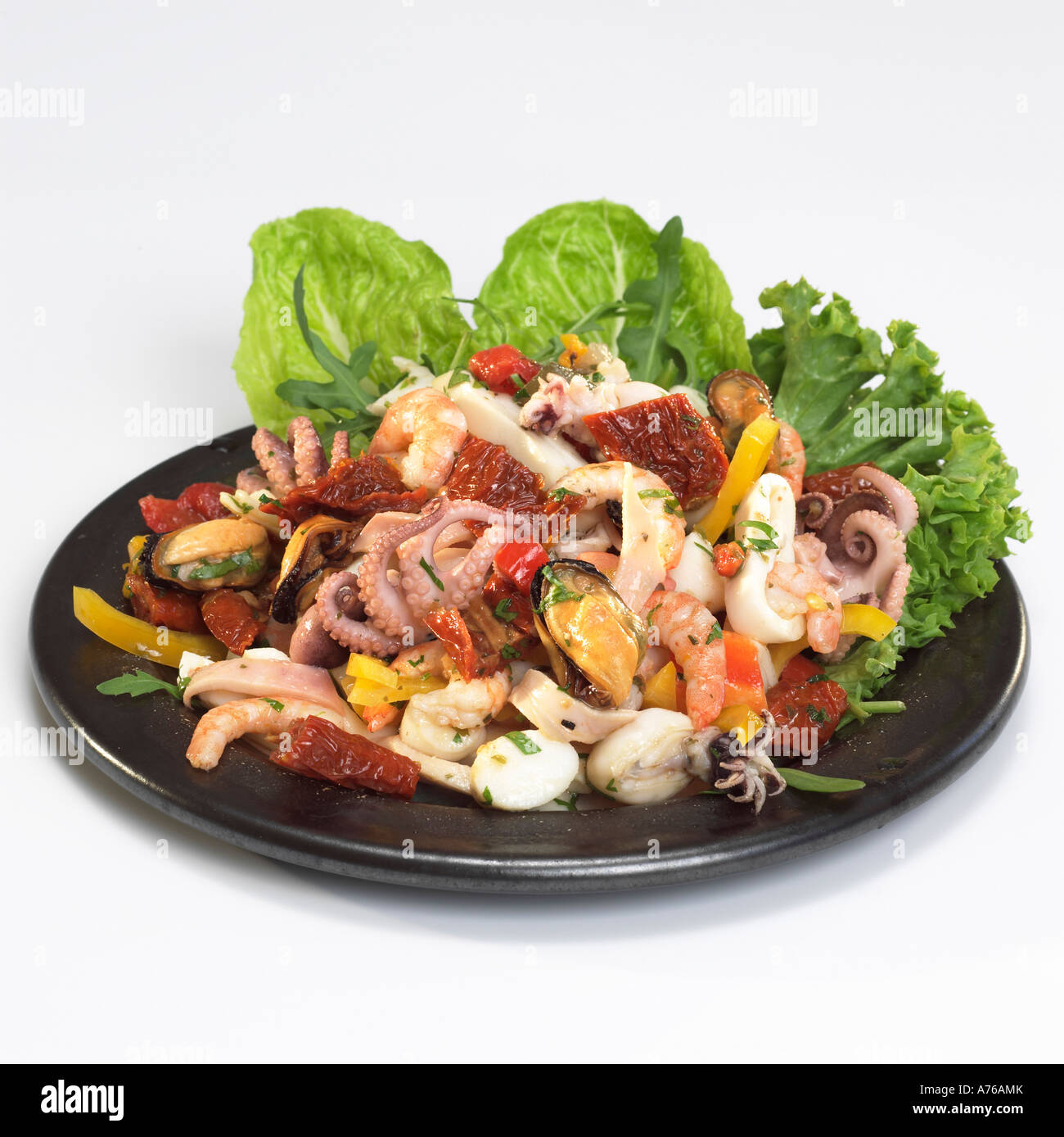Meeresfrüchte Salat auf Teller Stockfoto