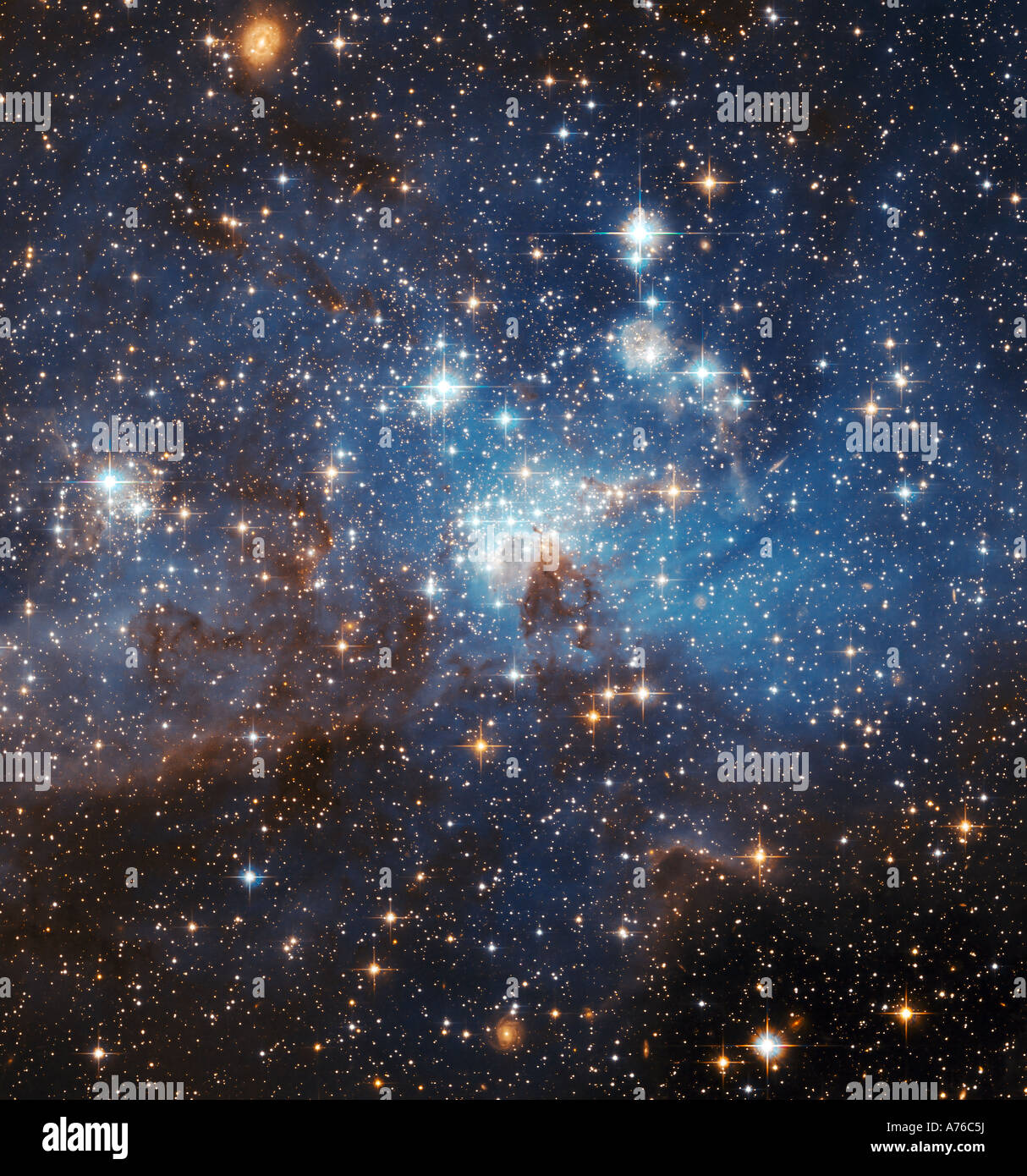Wirbel aus Gas und Staub befinden sich in dieser Region ätherisch wirkende der Sternentstehung, aufgenommen vom Hubble-Weltraumteleskop der NASA. Stockfoto