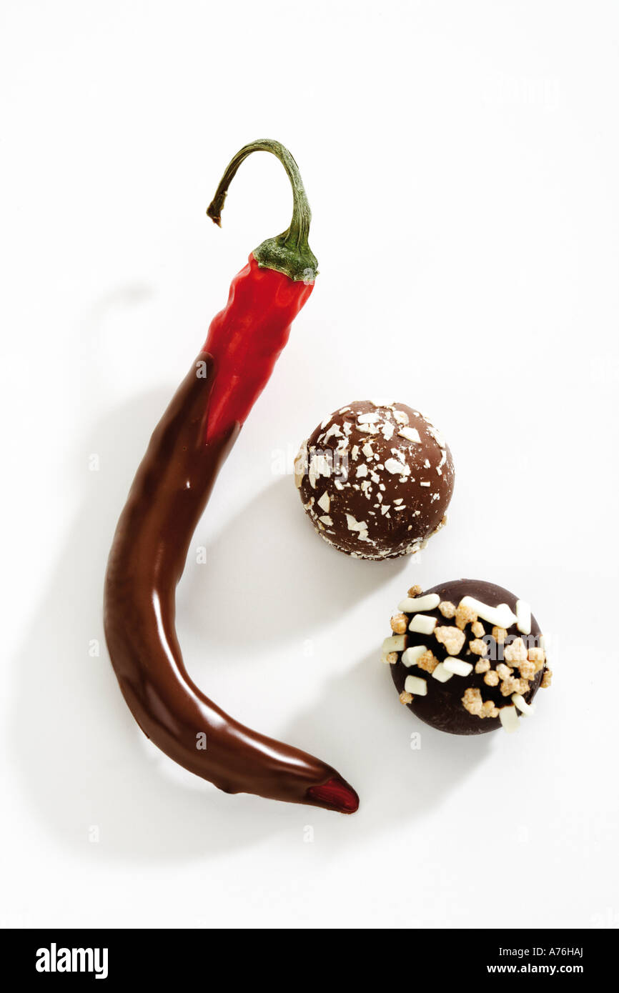 Süßwaren, Schokolade überdachten Chili Schale von Chili Stockfoto