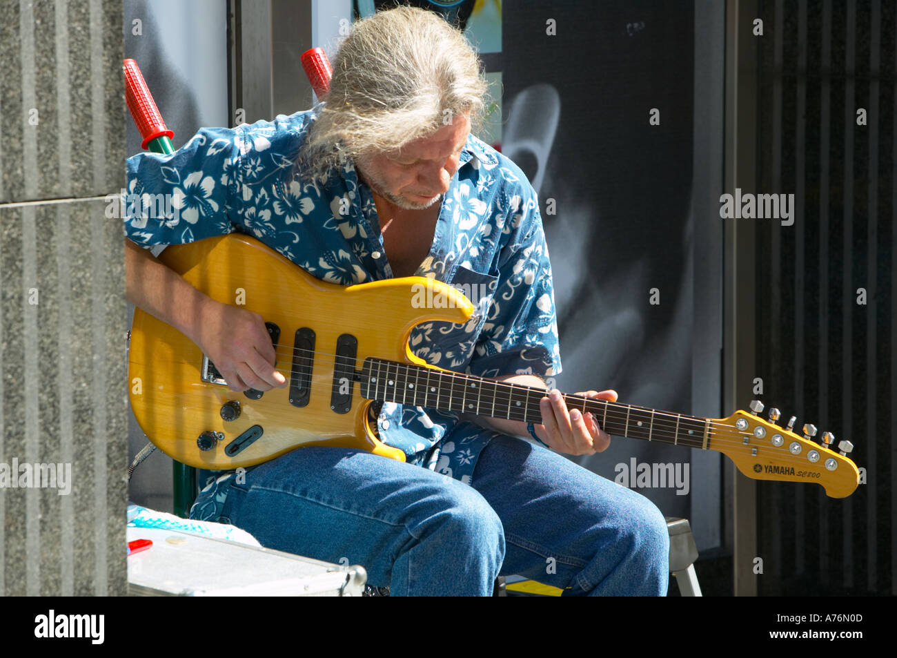 Schottland, Glasgow, Sauchiehall Street. Gitarre spielen Straßenmusiker Stockfoto