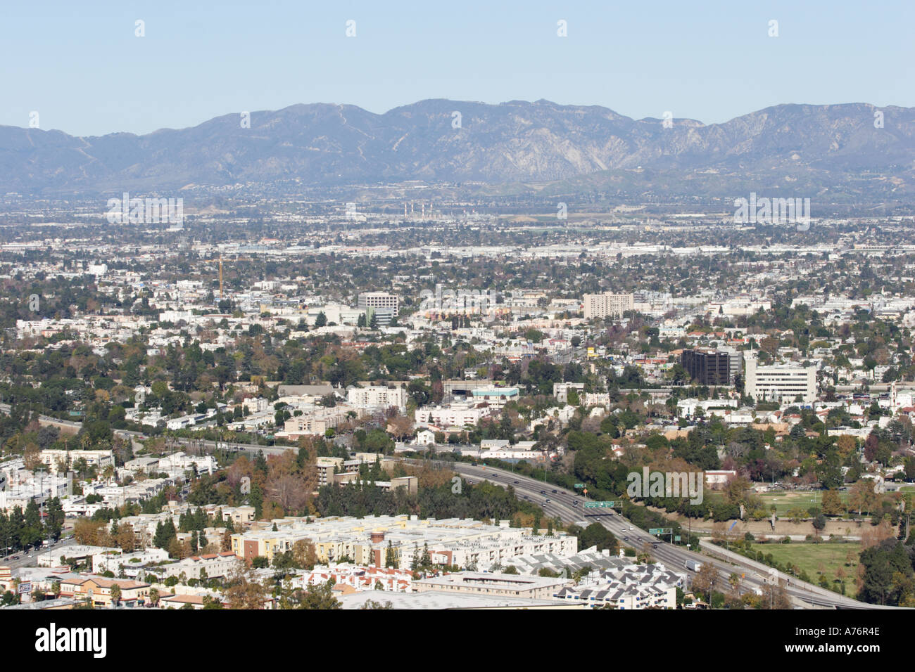 San Fernando Valley mit San Gabriel Mountains im Hintergrund California Stockfoto