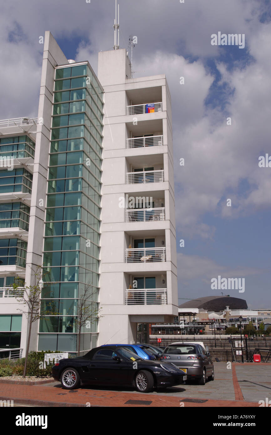 Cardiff Bay neue Luxus Wohnung Wohnungen entlang der Uferpromenade Entwicklung Cardiff Wales Stockfoto