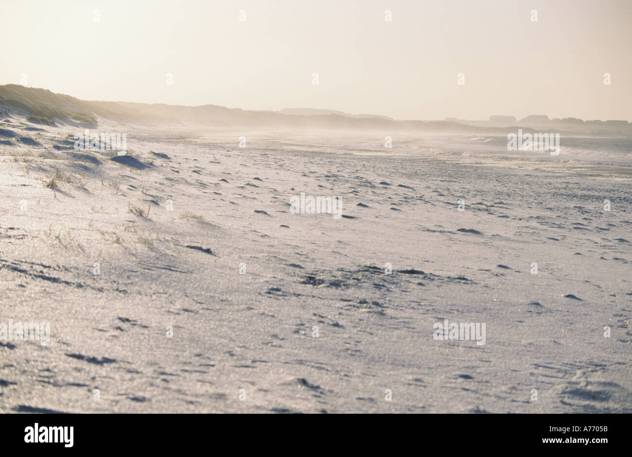 Schnee bedeckte Strand Stockfoto
