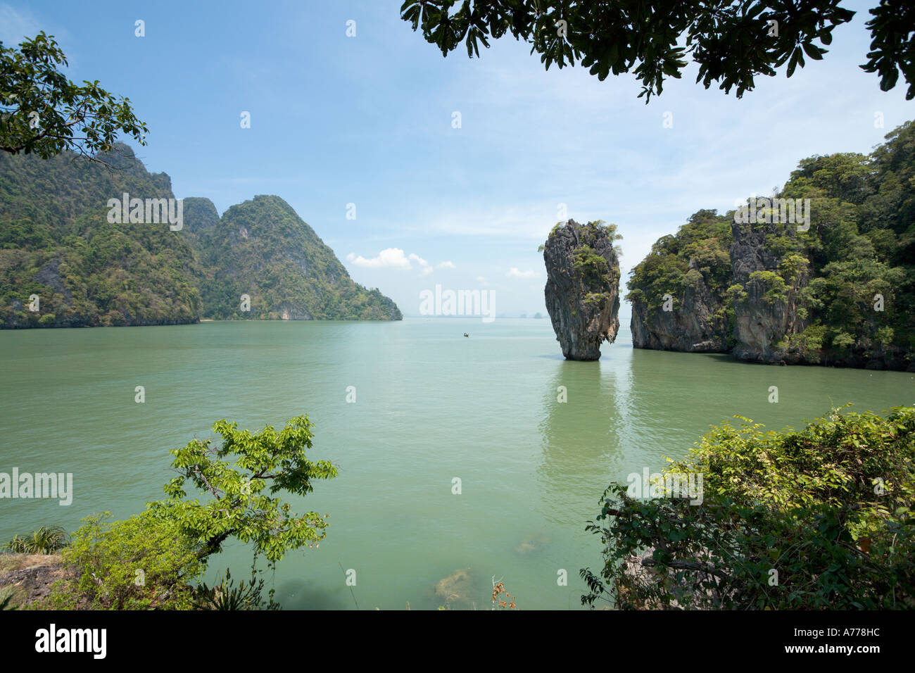 Der Felsvorsprung Ko Tapu auf James Bond Island, Ao Phang Nga National Park, Phang Nga, Thailand Stockfoto