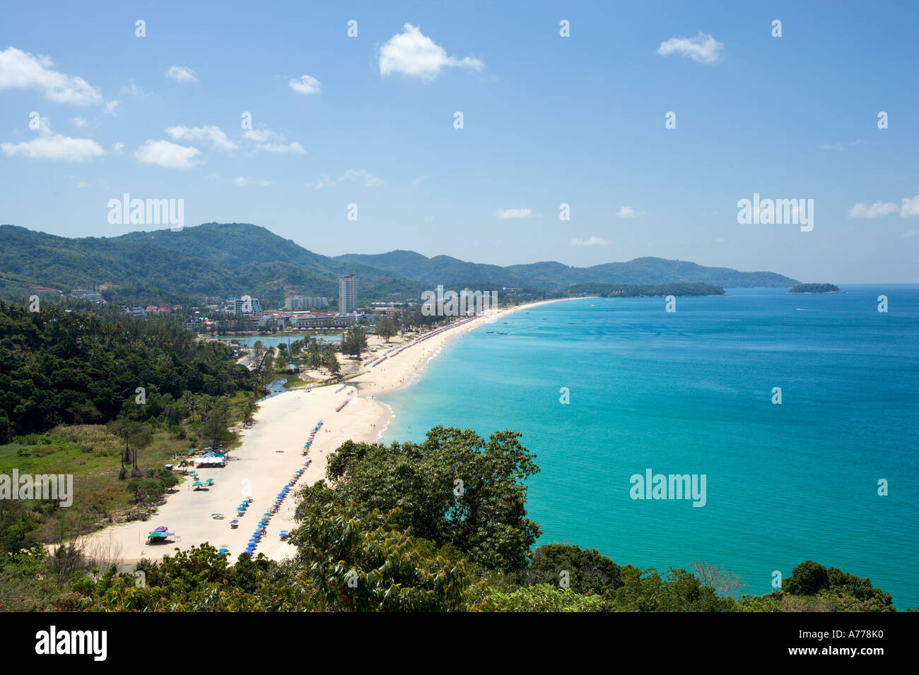 Blick über Karon Beach, Phuket, Thailand Stockfoto