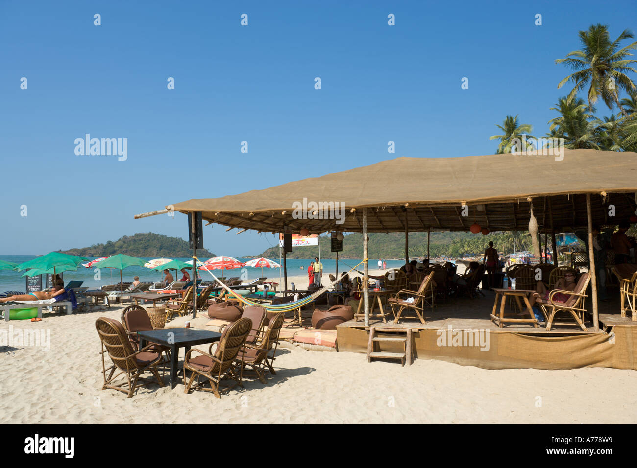 Beach Shack (lokale Strandbar) auf Palolem Beach, Süd-Goa, Goa, Indien Stockfoto