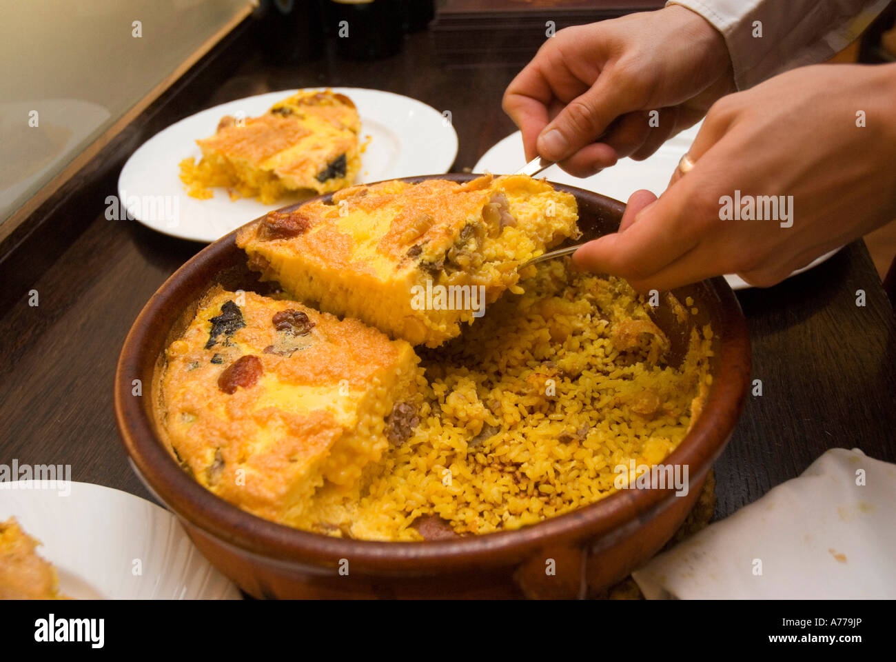 Reis mit Costra El Pernil Restaurant ELCHE Alicante Provinz der autonomen Gemeinschaft Valencia Spanien Stockfoto