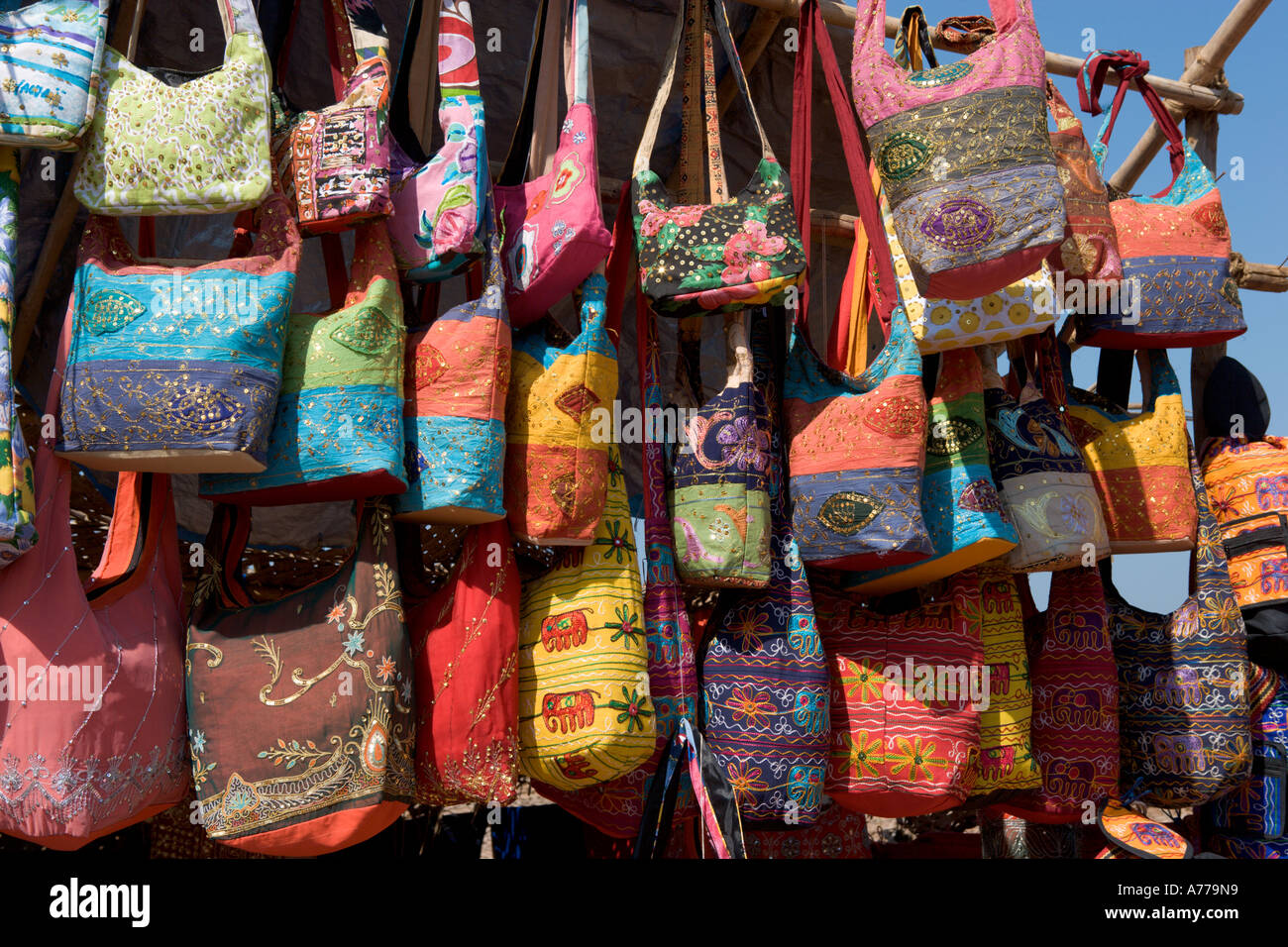 Flohmarkt, Anjuna Strand, Nord-Goa, Goa, Indien Stockfoto