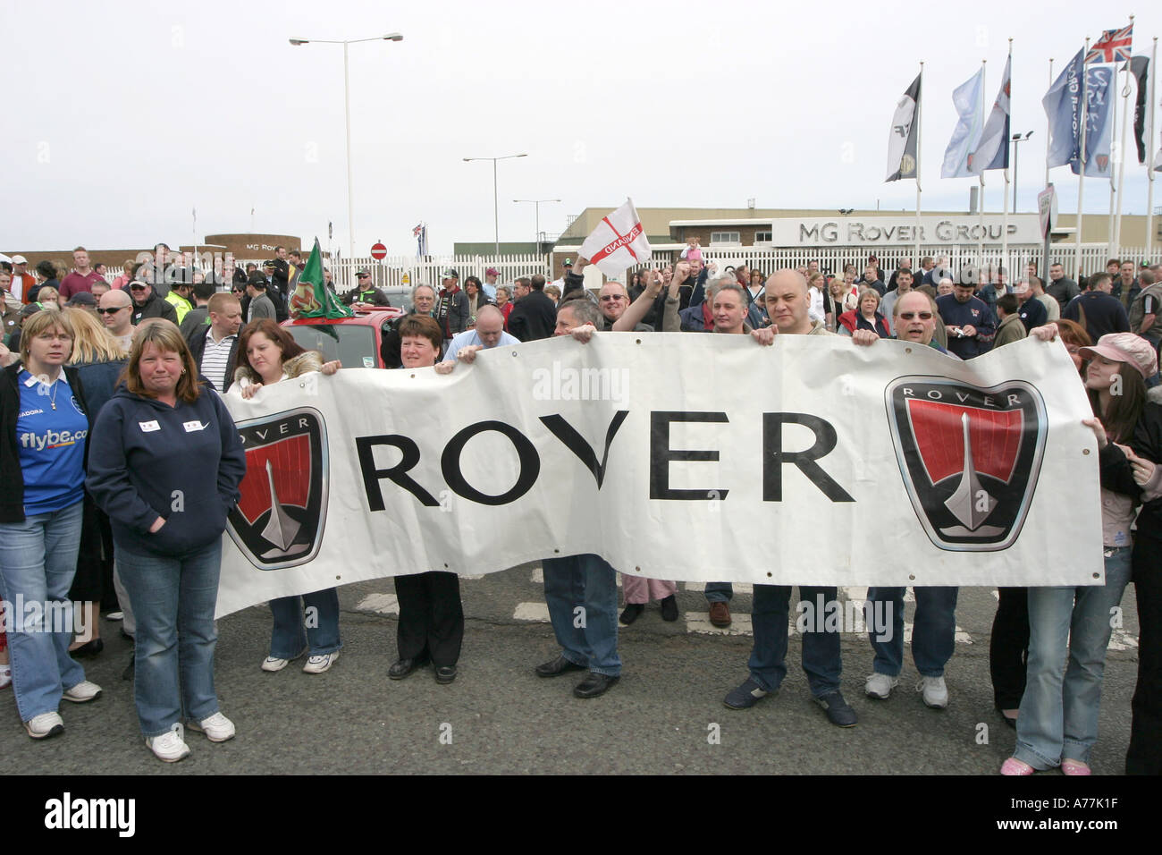 MG Rover Unterstützer und Mitarbeiter Etappe ein Protest und Kundgebung vor dem Haupttor Q, Longbridge auf Sonntag, 17. April 2005 Stockfoto