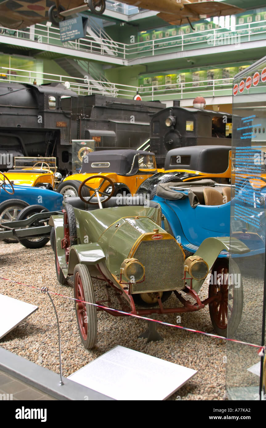 Platz zwei Sportwagen Bugatti 13 im technischen Nationalmuseum in Holesovice Bezirk Prag Tschechische Stockfoto